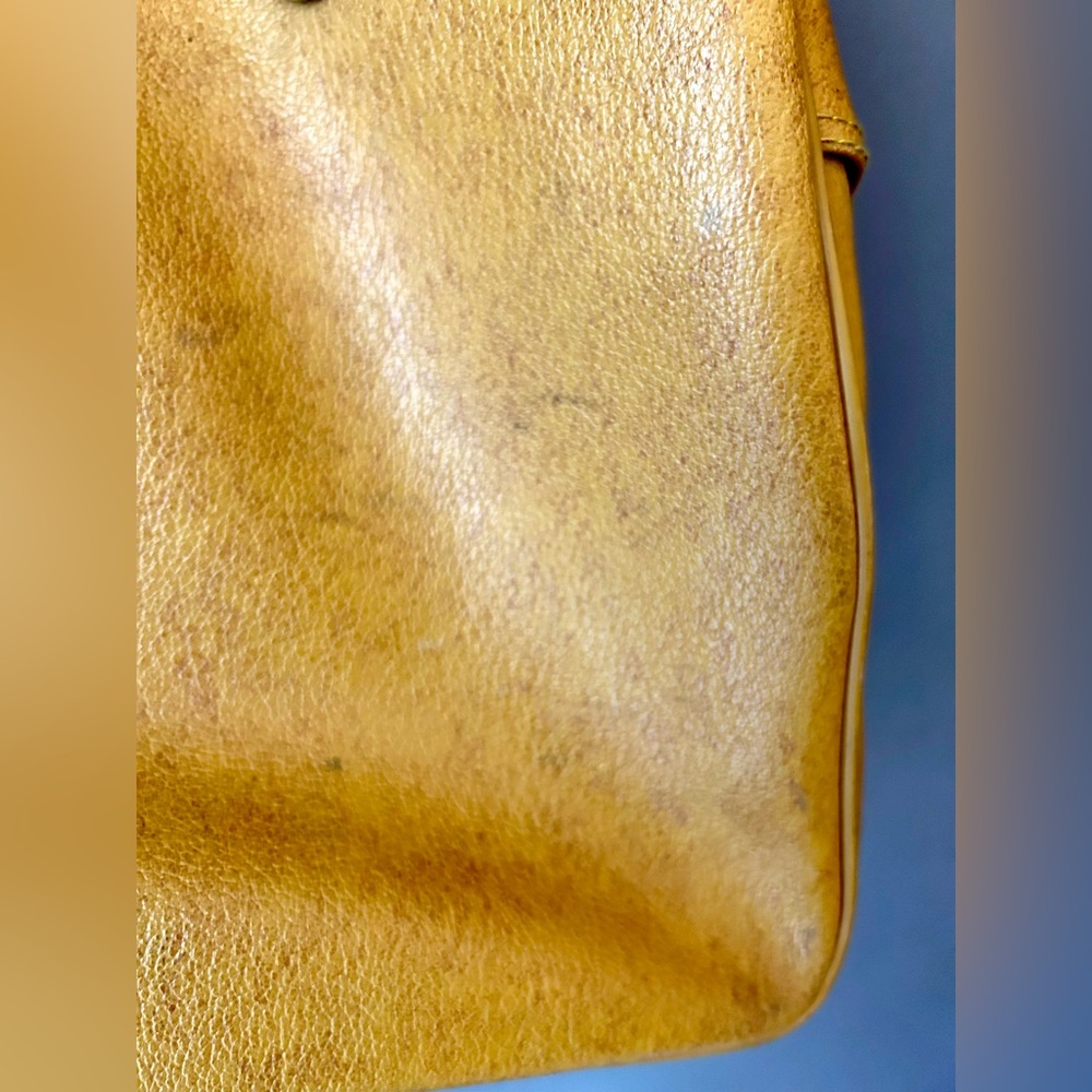 Vintage Mustard Leather Travel Bag - Picture 4 of 7